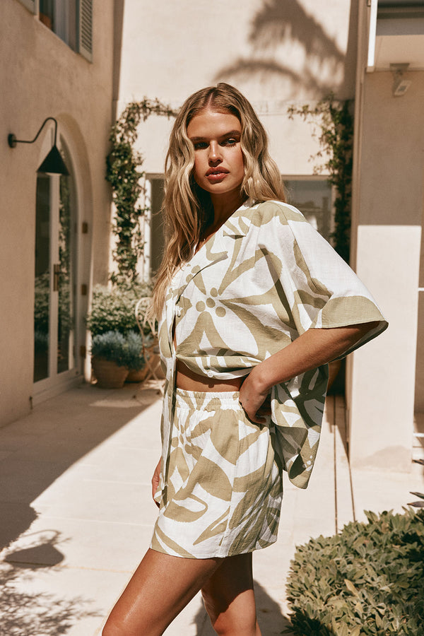 Green Paradisus Floral Print Senoa Shorts