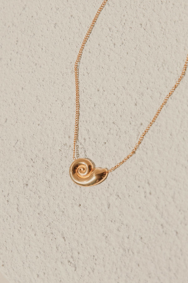 Twirl Shell Necklace - Gold
