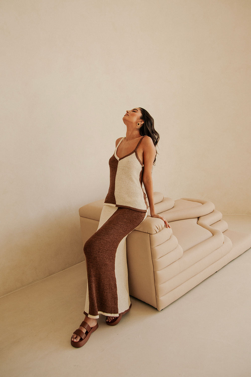 Mira Two Toned V Neckline Knit Top - Brown, White