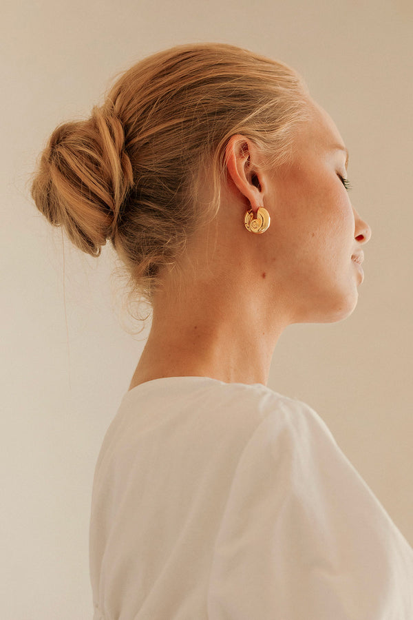Twirl Shell Earrings - Gold