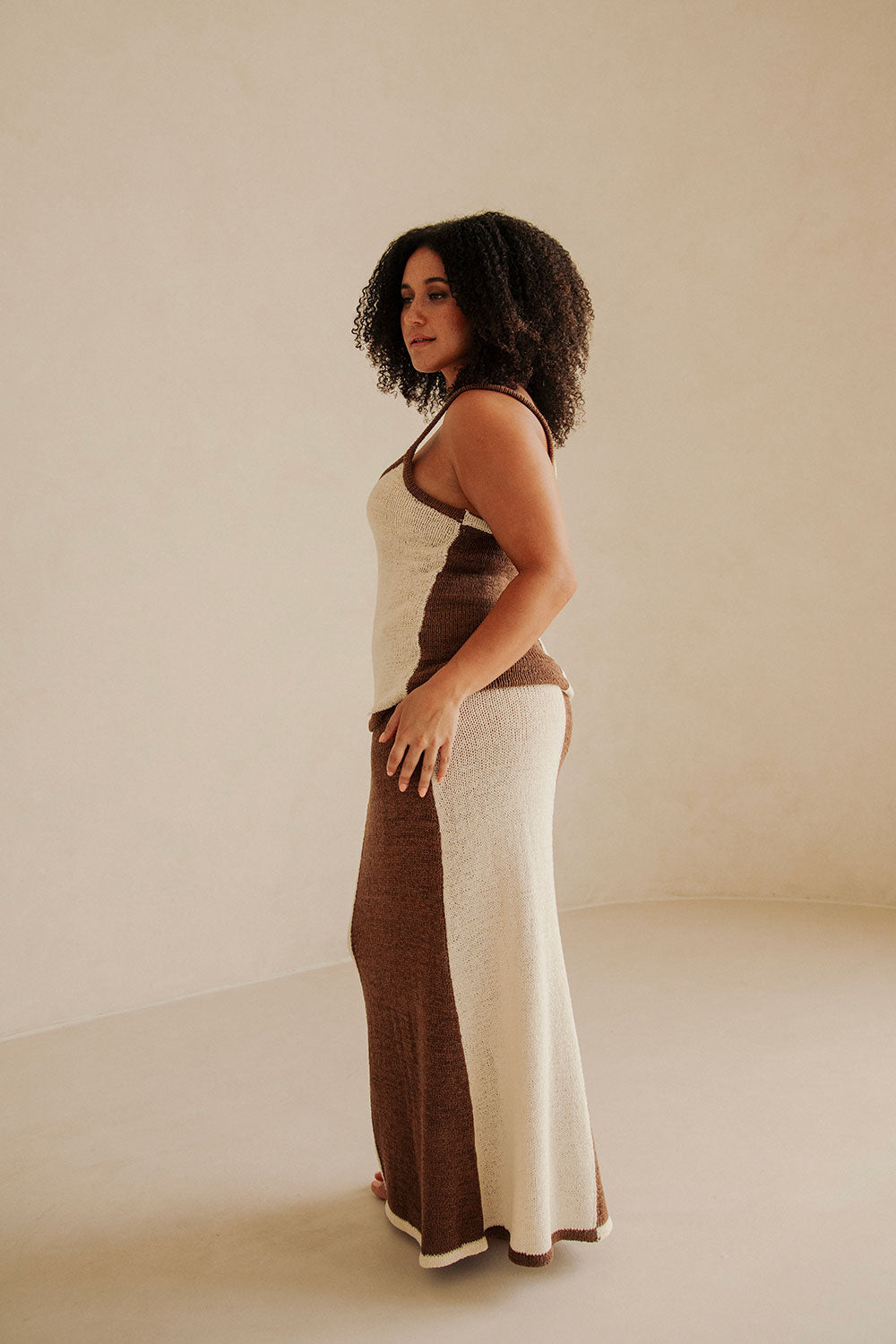 Mira Two Toned V Neckline Knit Top - Brown, White