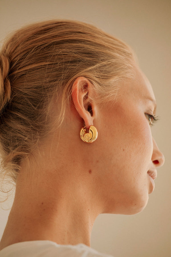 Twirl Shell Earrings - Gold