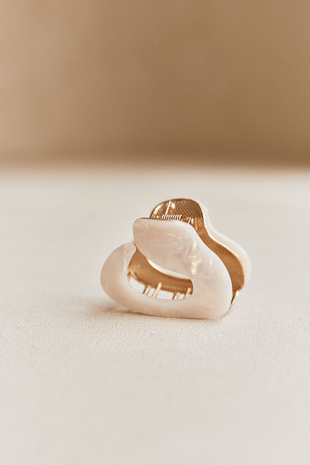 Arlet Claw Clip - Ivory