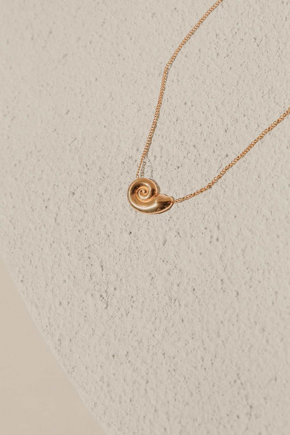 Twirl Shell Necklace - Gold