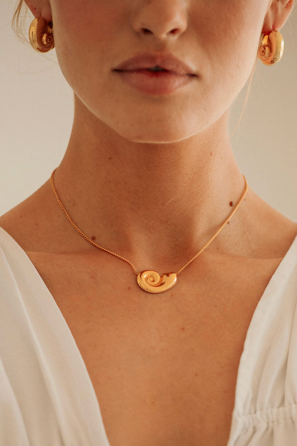 Twirl Shell Necklace - Gold