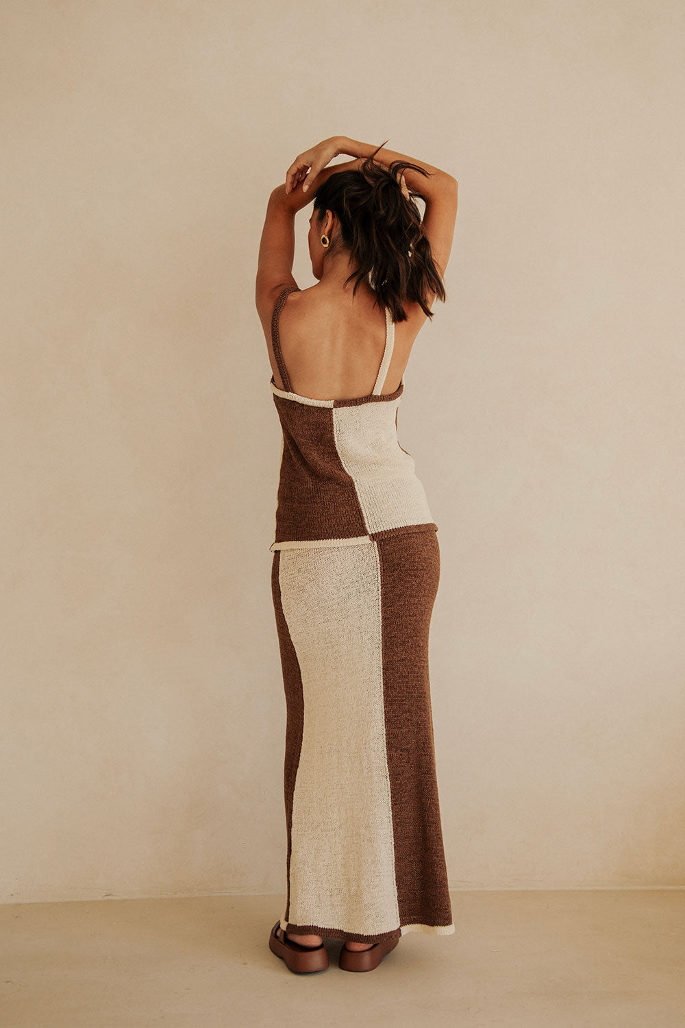 Mira Two Toned V Neckline Knit Top - Brown, White