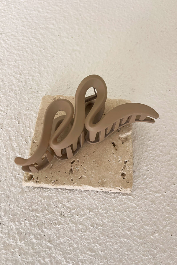 Circa Wavy Clip - Taupe Grey