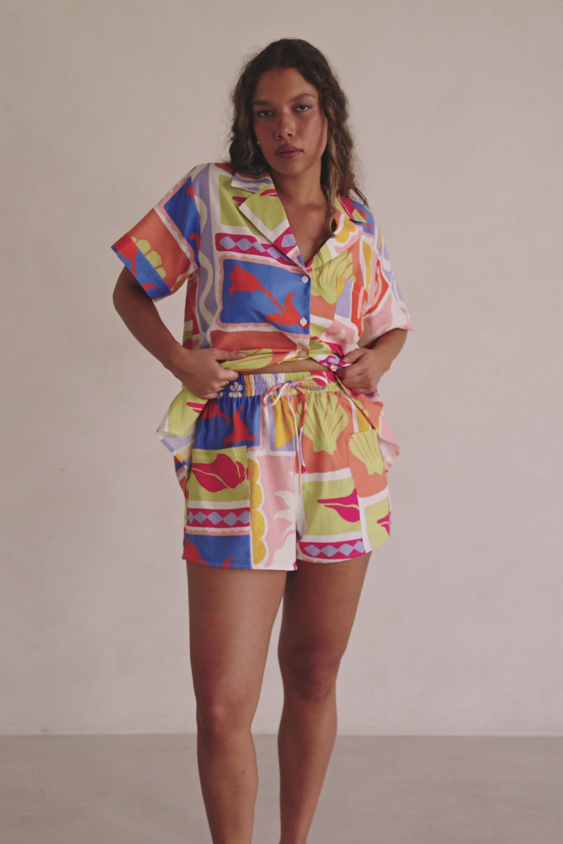 Solis Tripical Print Elastic Drawstring Indra Shorts