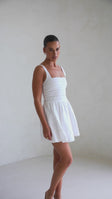 Video, Leka Dress